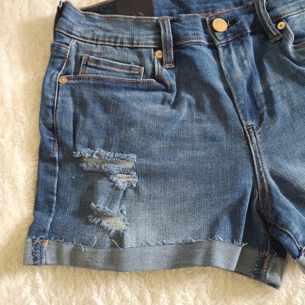 ✨️HP✨️ Blank NYC🗽The Fulton Mid Rise Denim Shorts - NWT - Picture 4 of 13